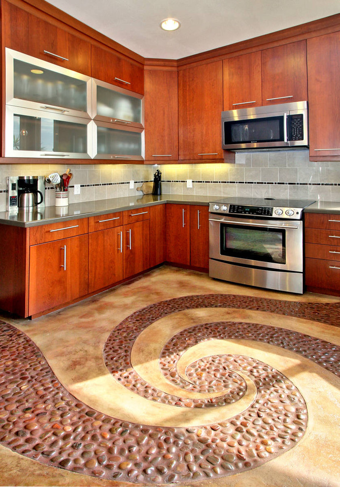 サンディエゴにあるコンテンポラリースタイルのおしゃれなキッチン (シルバーの調理設備) の写真
