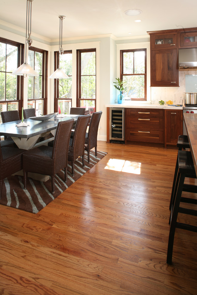 This is an example of a contemporary kitchen in Charleston with stainless steel appliances.