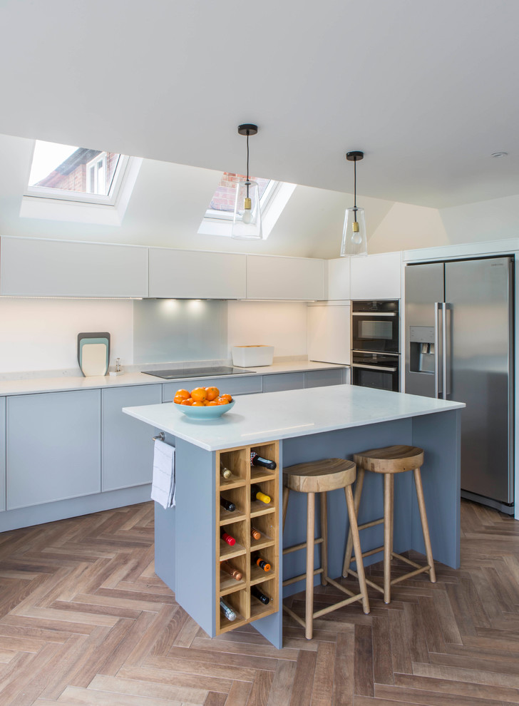 Photo of a contemporary kitchen in Oxfordshire with an island.