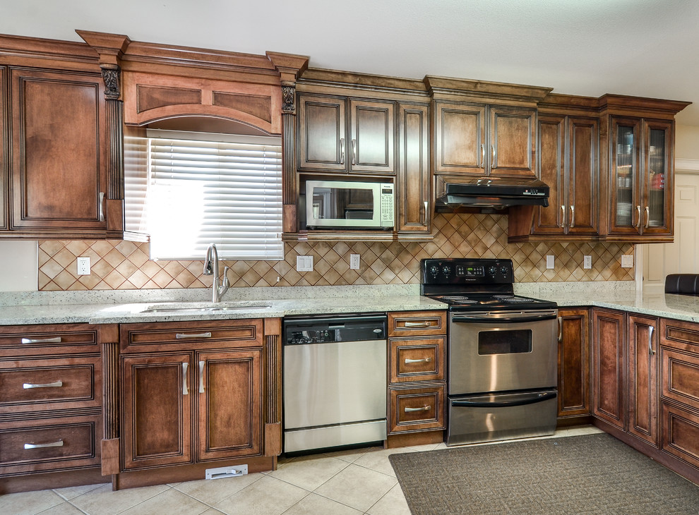 Contemporary kitchen with recessed-panel cabinets Vancouver - Modern