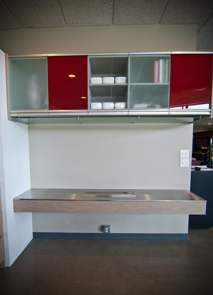 Kitchen - contemporary kitchen idea in Grand Rapids