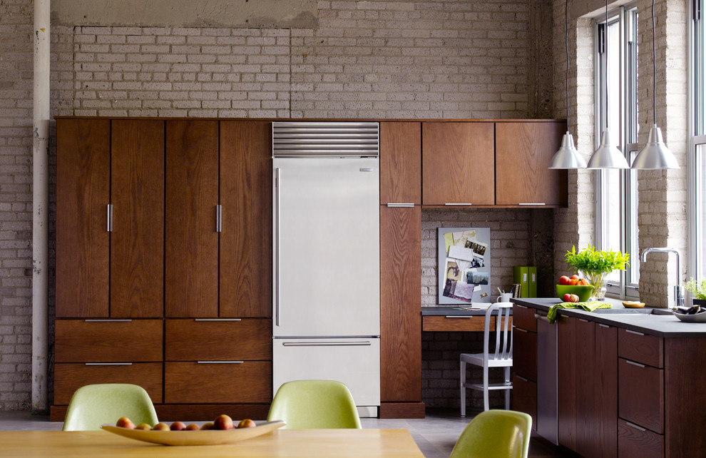 Inspiration pour une cuisine design en bois brun avec un placard à porte plane et un plan de travail en granite.