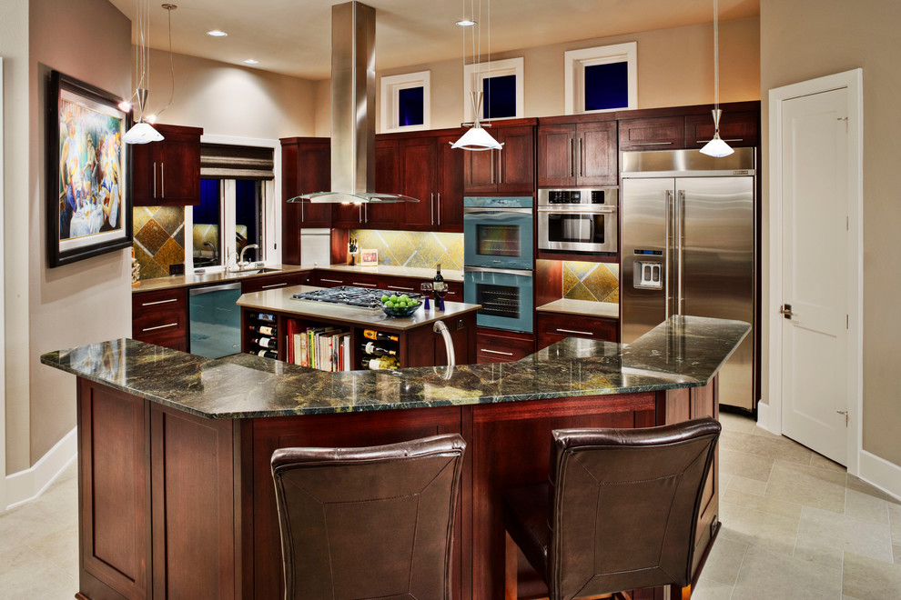 Immagine di una cucina design di medie dimensioni con lavello sottopiano, ante con riquadro incassato, ante in legno scuro, top in granito, paraspruzzi multicolore e elettrodomestici in acciaio inossidabile