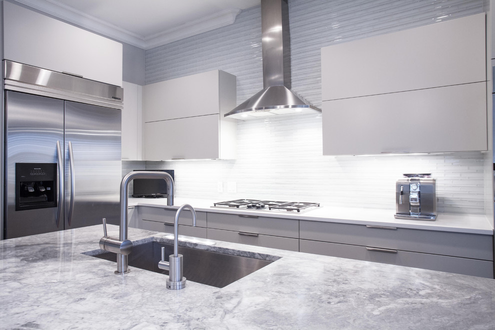 Contemporary Painted Grey Kitchen with High Gloss Island Contemporary