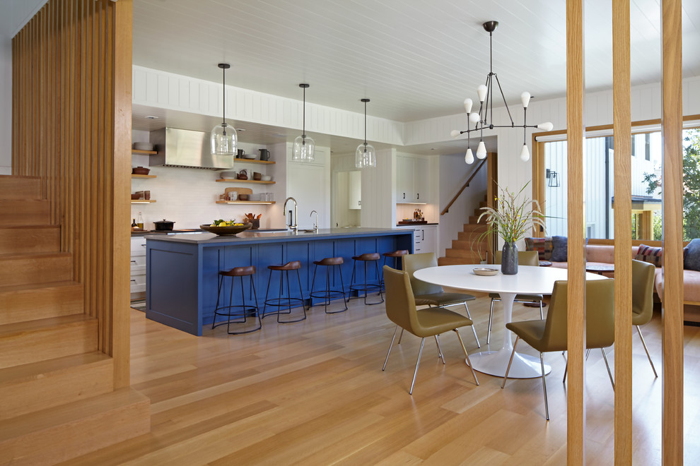 Example of a country kitchen design in Los Angeles