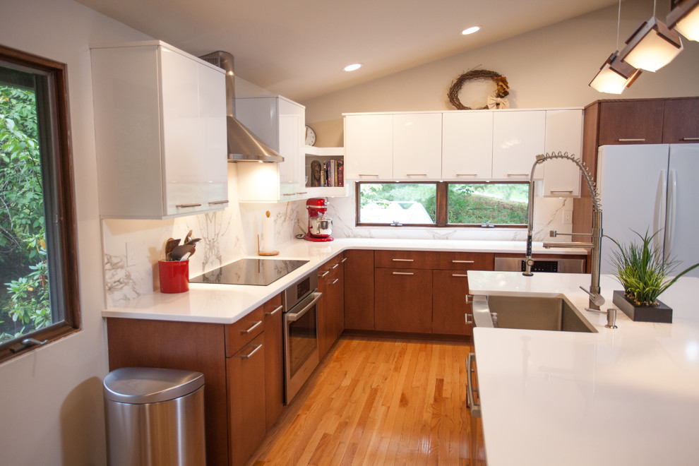 Eat-in kitchen - mid-sized contemporary l-shaped light wood floor eat-in kitchen idea in Philadelphia with a farmhouse sink, flat-panel cabinets, white cabinets, quartz countertops, white backsplash, stone slab backsplash, stainless steel appliances and an island