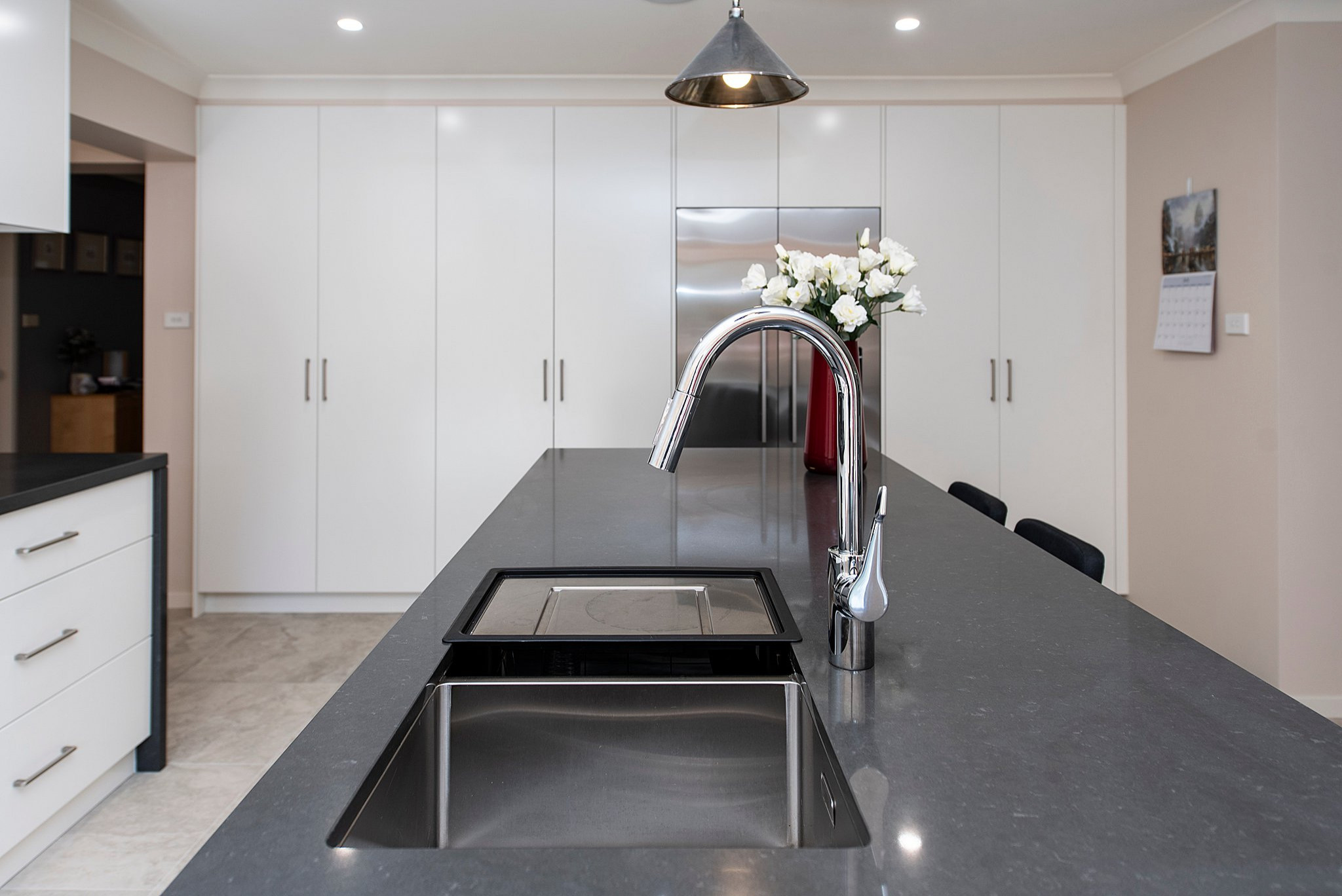 Contempory Kitchen With Caesar Stone, Contemporary Modern Leather Benchtops