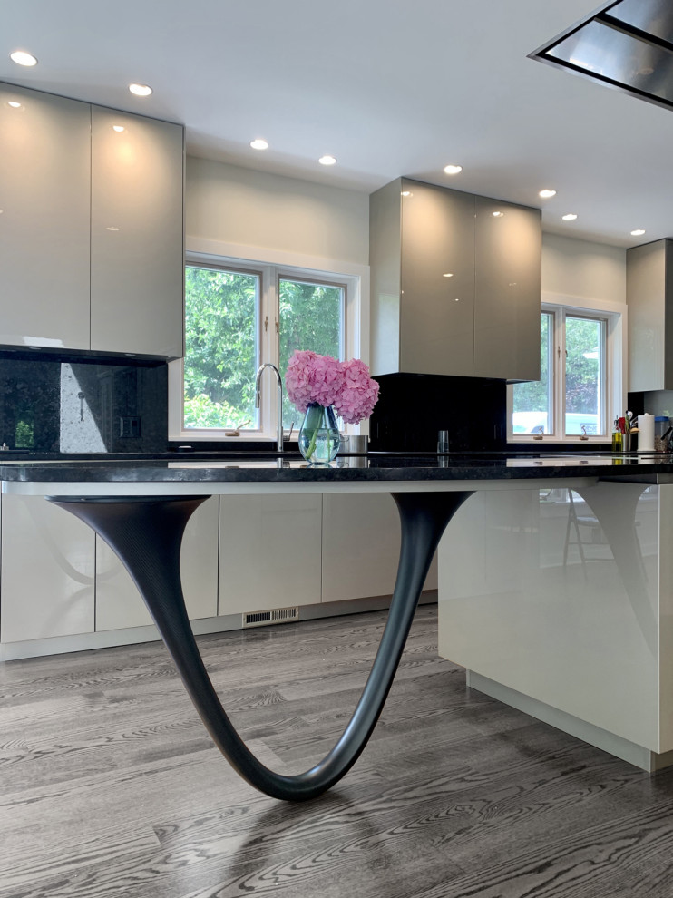 Foto di una grande cucina contemporanea con ante lisce, top in granito e paraspruzzi in granito