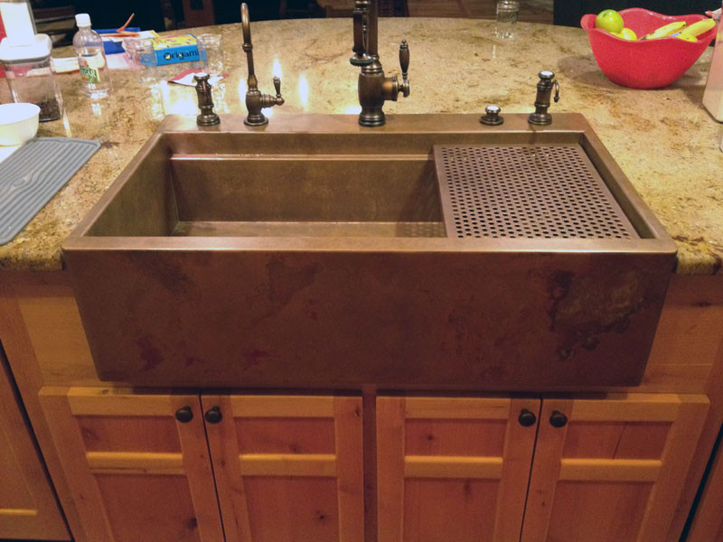 Photo of a mid-sized traditional kitchen in Orlando with a farmhouse sink.