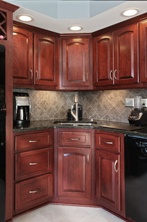 A Mid-Century Kitchen in Red