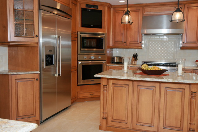 Corner Oven Maple Cabinets American Traditional Kitchen New York By Creative Kitchen Designs