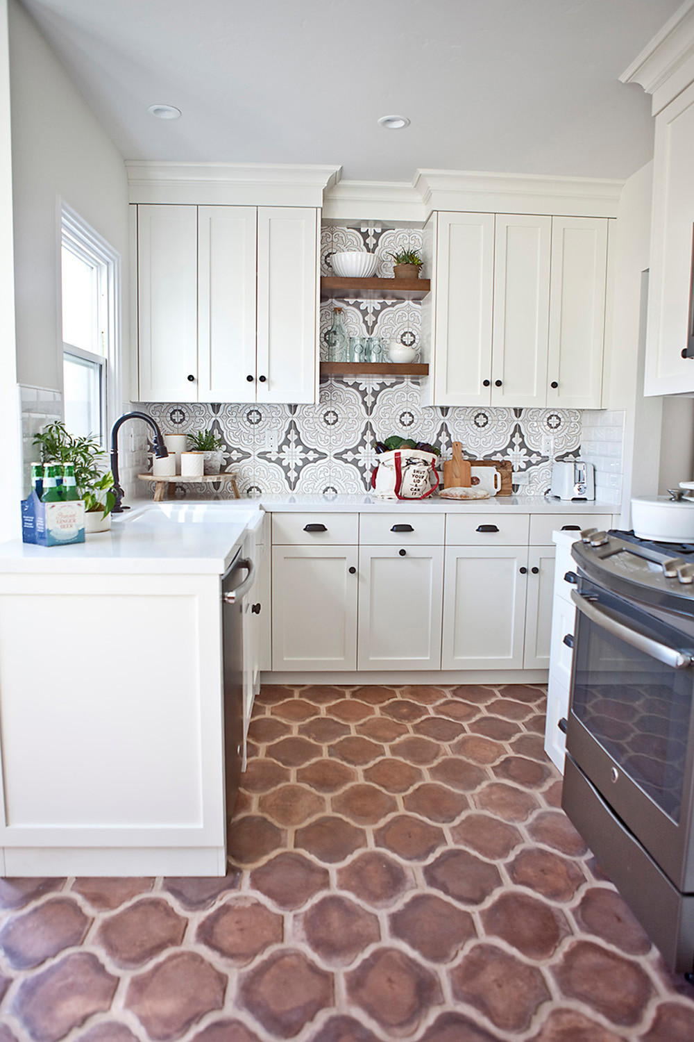 75 Beautiful Small Mediterranean Kitchen Pictures Ideas May 2021 Houzz