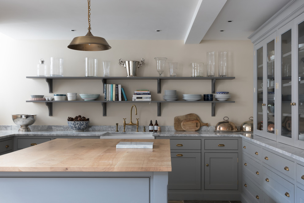 Design ideas for a medium sized classic kitchen in Oxfordshire.