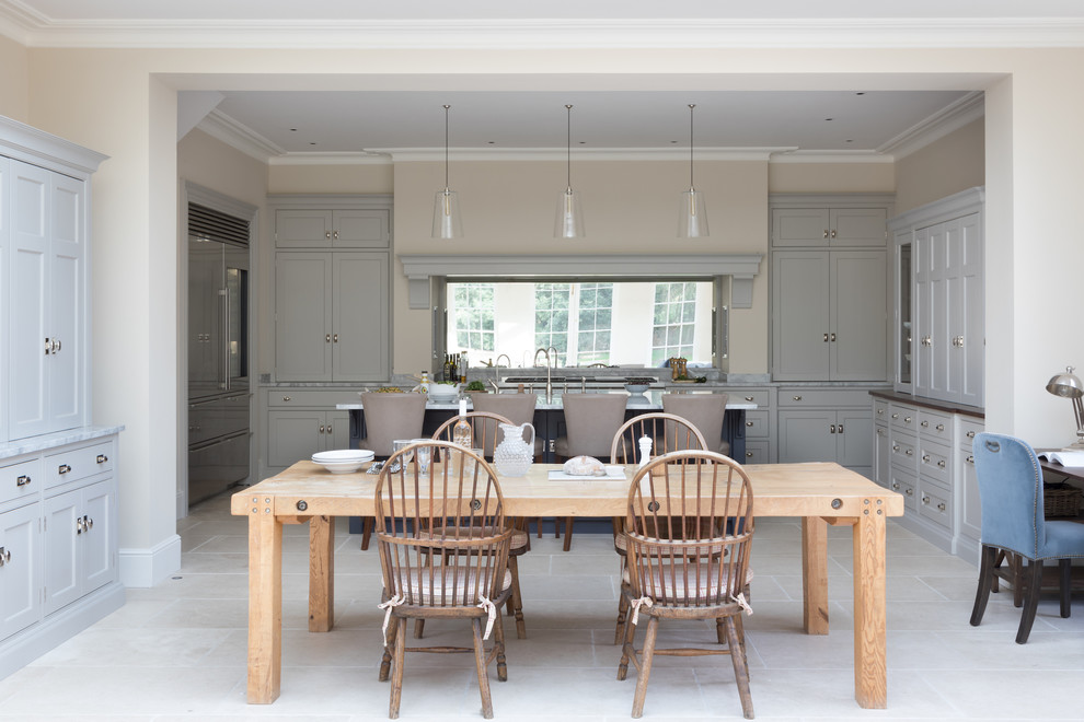 Photo of a large traditional kitchen in Oxfordshire.