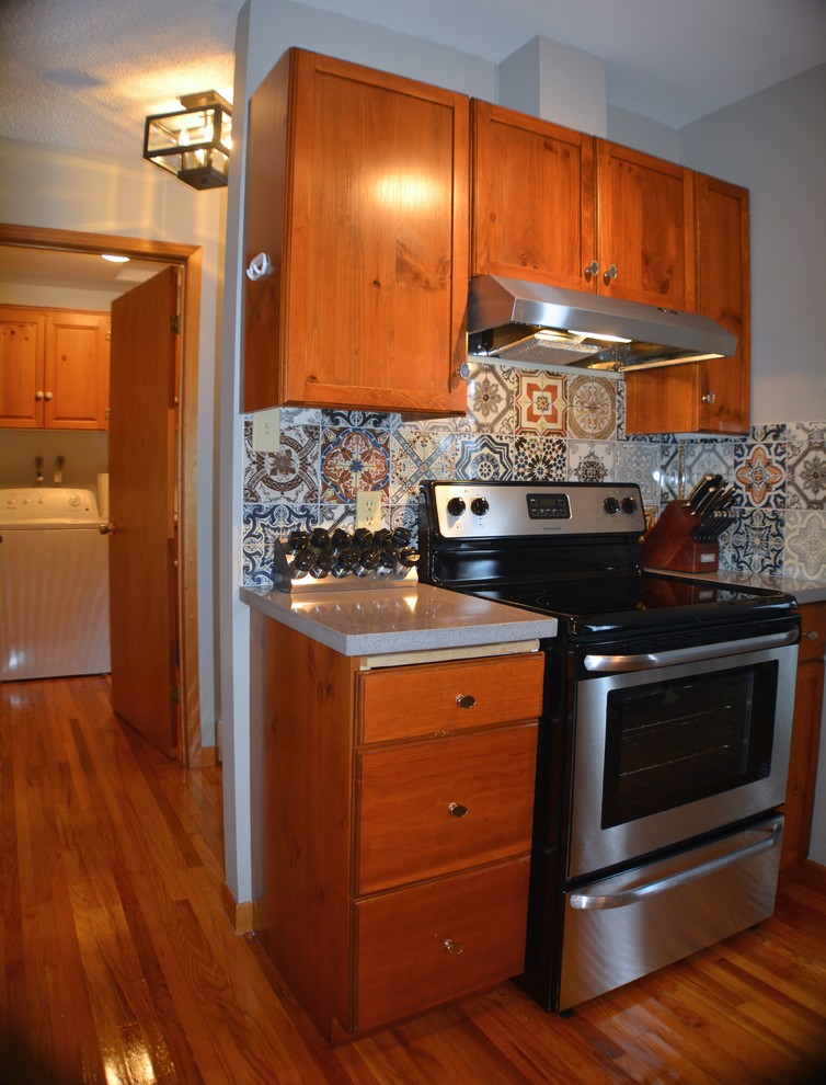 Example of a transitional kitchen design in Toronto