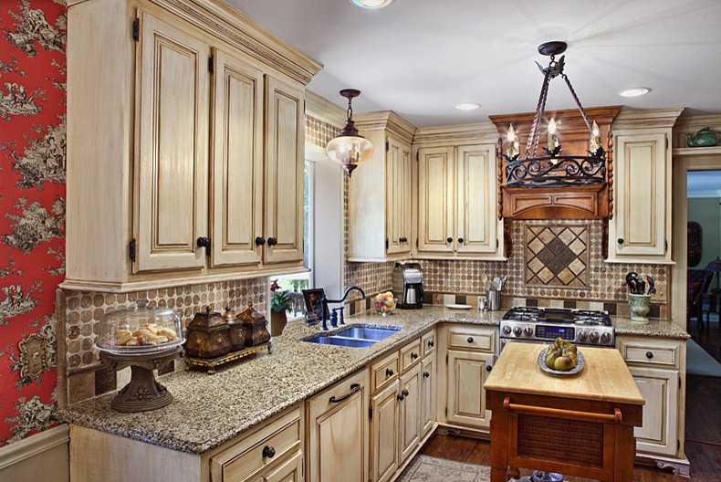 Bild på ett vintage kök och matrum, med rostfria vitvaror