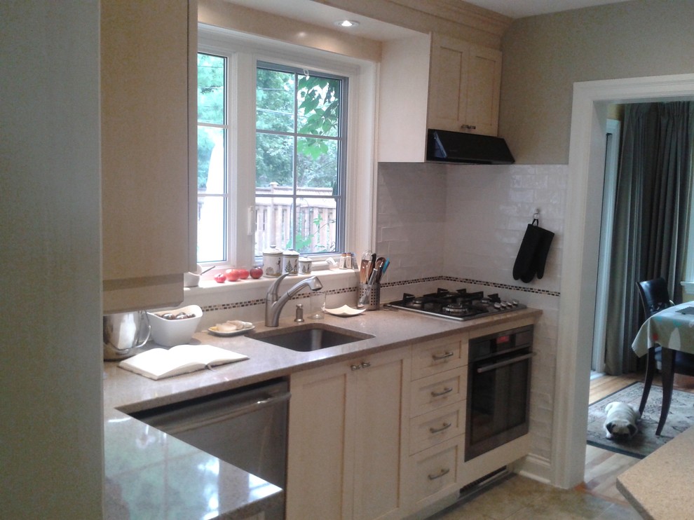 Country kitchen Craftsman Kitchen Ottawa by Les Cuisines