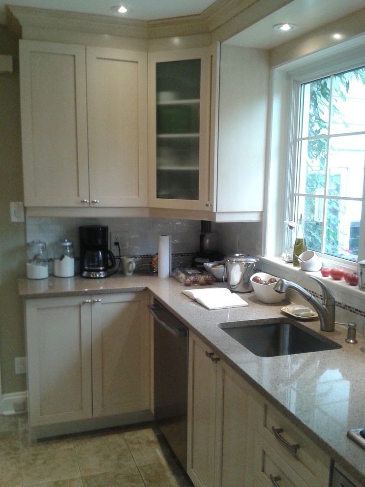 Country kitchen Craftsman Kitchen Ottawa by Les Cuisines