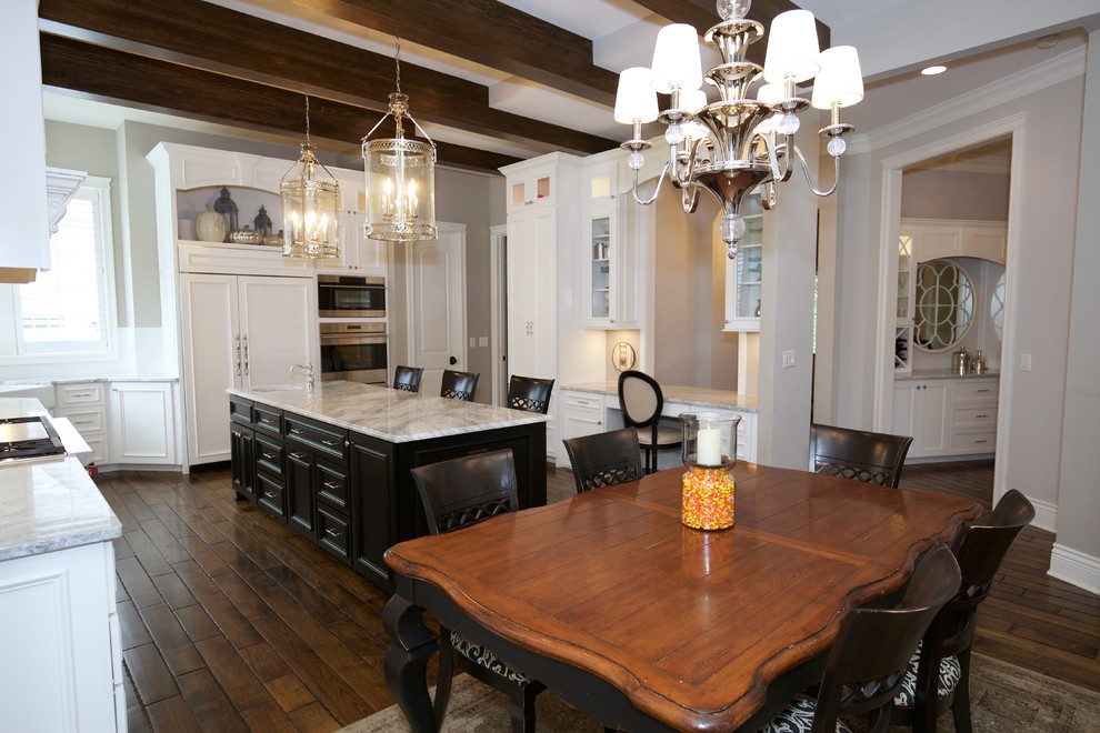 Country Manor - Traditional - Kitchen - Chicago - by Meyer Design | Houzz