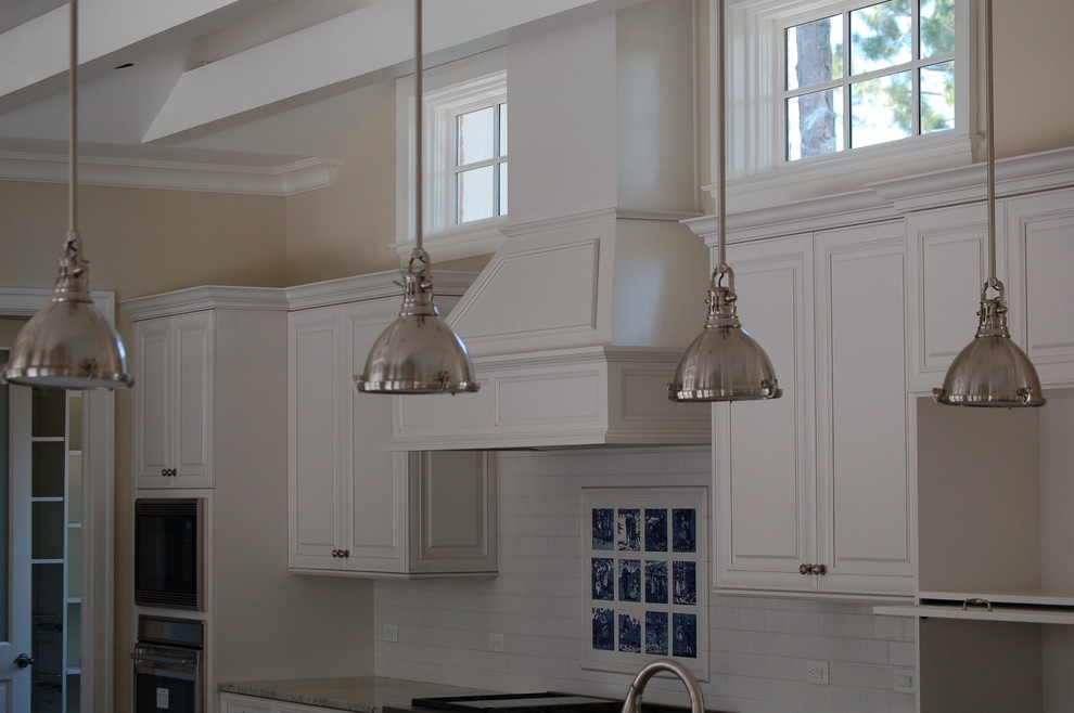 Inspiration for a timeless kitchen remodel in Wilmington