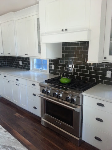 Example of a classic kitchen design in New York