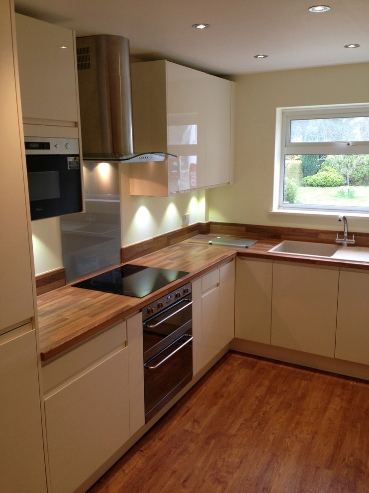 Design ideas for a kitchen in Hampshire.