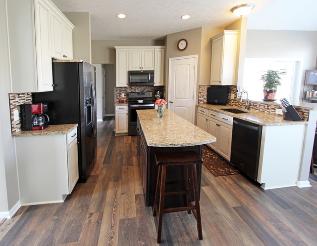 Cream Kitchen With Contrasting Dark Island Quartz Countertop Transitional Cleveland By Cabinet S Top Houzz Uk - Cream Kitchen Cabinets Dark Island Cream Kitchen With Contrasting Dark Island Quartz Countertop Transitional Cleveland By Cabinet S Top Houzz Uk - Cream Kitchen Cabinets Dark Island