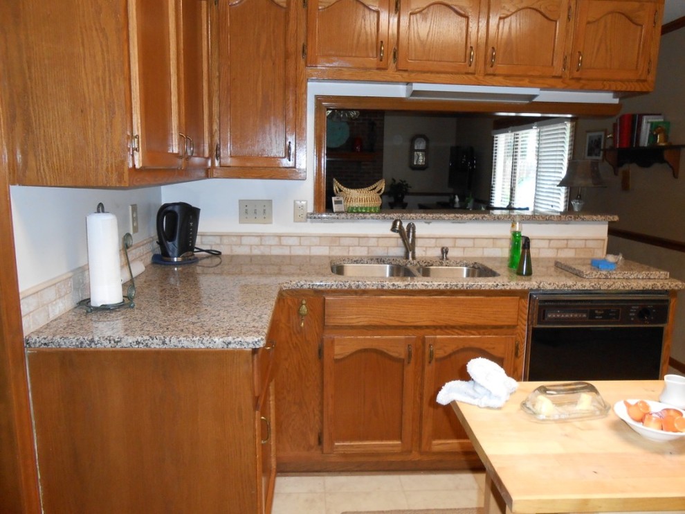 CREME CARAMEL GRANITE Traditional Kitchen Charlotte by