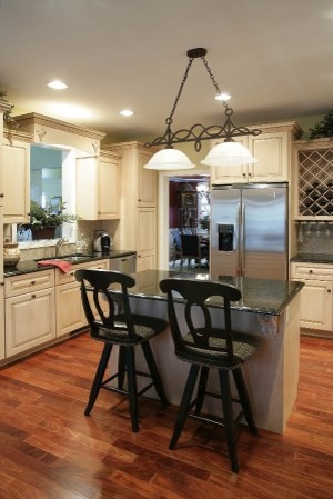 Example of a classic eat-in kitchen design in Philadelphia with an undermount sink, raised-panel cabinets, white cabinets, quartz countertops, ceramic backsplash and stainless steel appliances