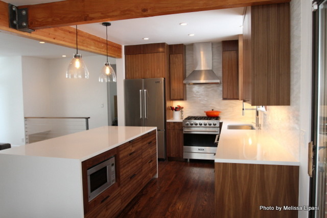 Retro l-shaped kitchen in Salt Lake City with an island.