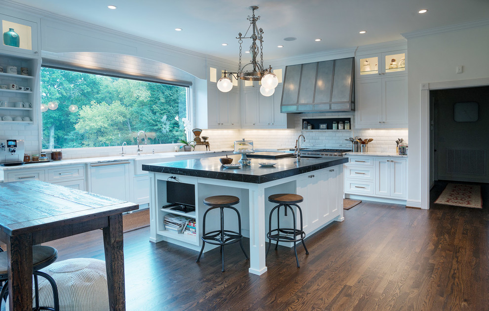 Inspiration for a contemporary kitchen remodel in Nashville