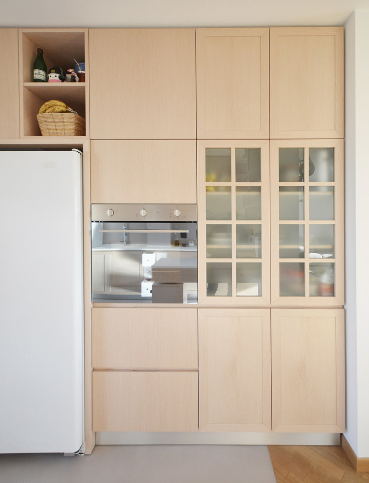 Medium sized contemporary kitchen in Milan with light wood cabinets and a breakfast bar.