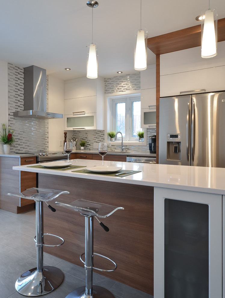 Example of a minimalist eat-in kitchen design in Montreal