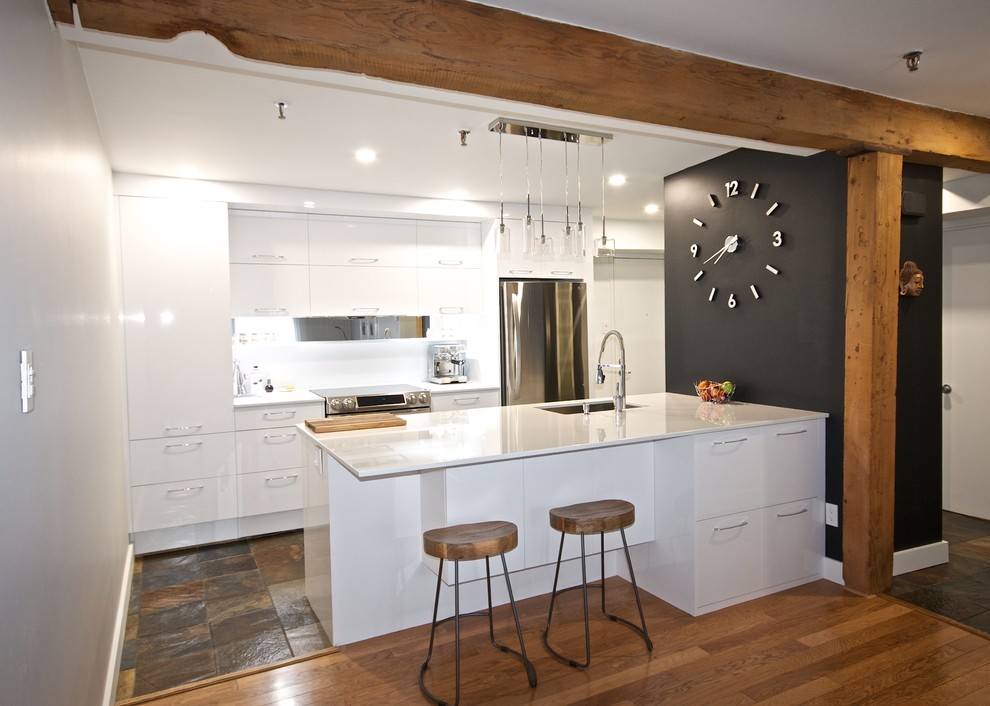 Cuisine Moderne Dans Un Lieu Historique Modern Kitchen Montreal By Ac Cuisines Et Salles De Bain Houzz