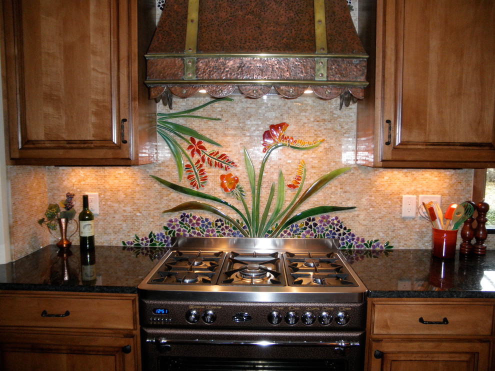 ミルウォーキーにあるトラディショナルスタイルのおしゃれなキッチンの写真