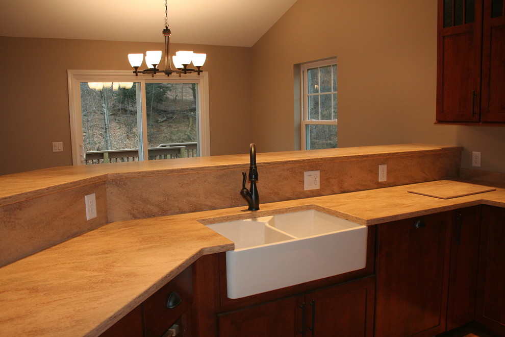 Cette photo montre une cuisine ouverte chic en bois foncé avec un placard à porte vitrée et un électroménager en acier inoxydable.