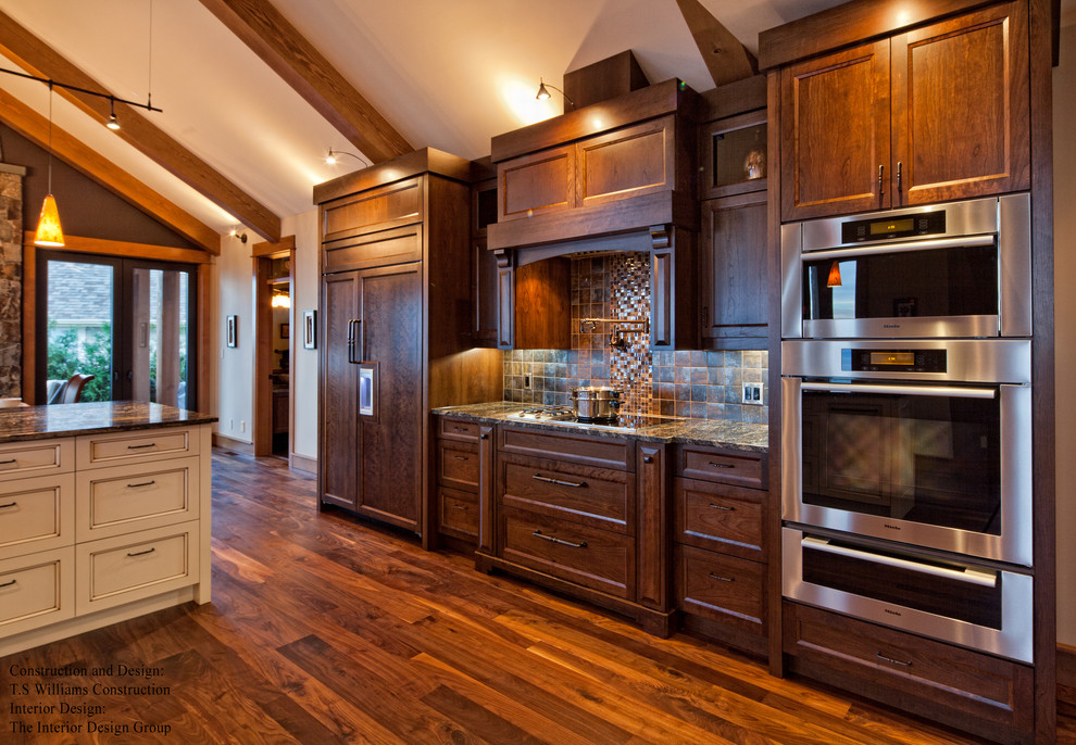 Custom Traditional Kitchen Vancouver by Mid Island