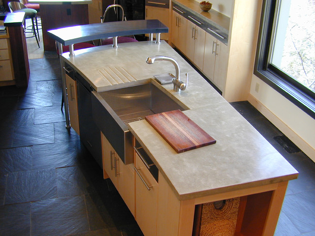 https://st.hzcdn.com/simgs/pictures/kitchens/custom-concrete-kitchen-island-with-stainless-steel-farm-sink-brooks-custom-img~d6f140100eea328c_4-3054-1-30918fa.jpg