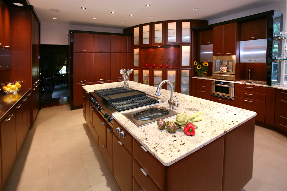 Foto di una grande cucina minimal con ante lisce, ante in legno bruno, lavello sottopiano, top in granito, elettrodomestici in acciaio inossidabile e pavimento con piastrelle in ceramica