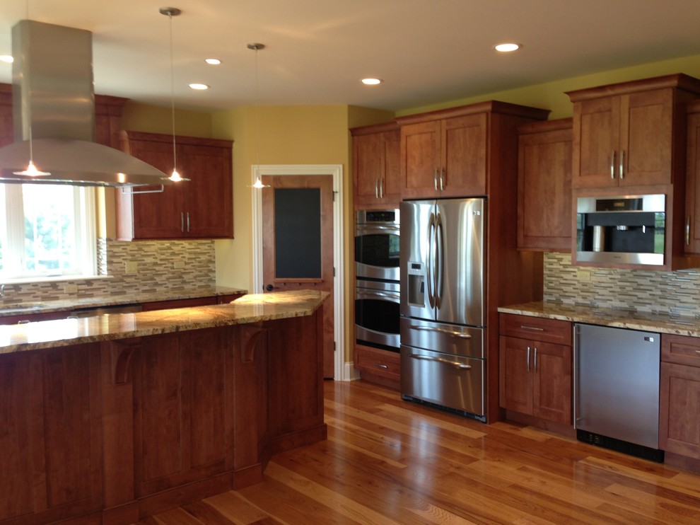Example of an arts and crafts kitchen design in Chicago
