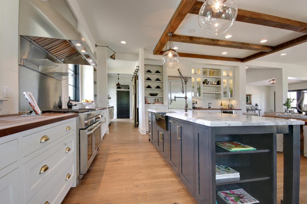Inspiration for a farmhouse kitchen in Grand Rapids.