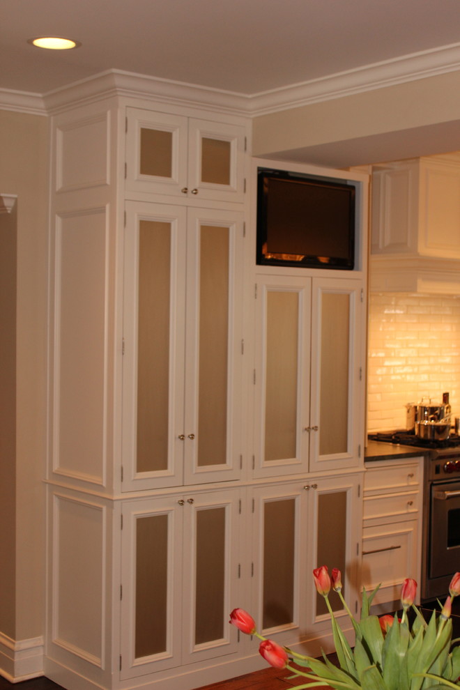 Custom Kitchen by DPSheetz Designs Traditional Kitchen Chicago