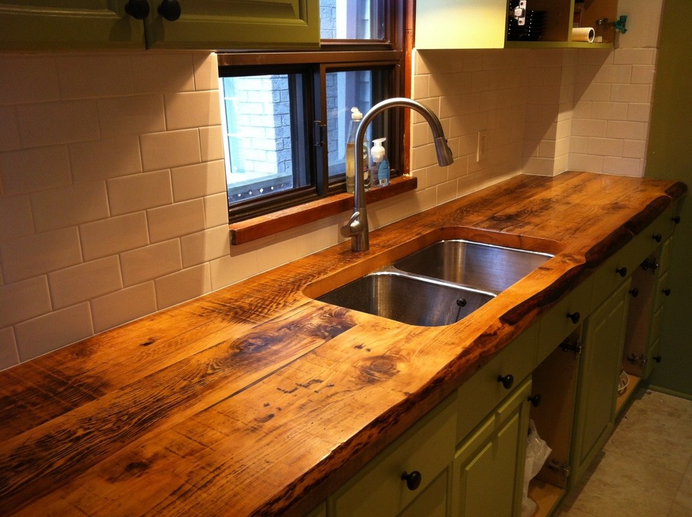 Photo of a classic kitchen in Toronto.