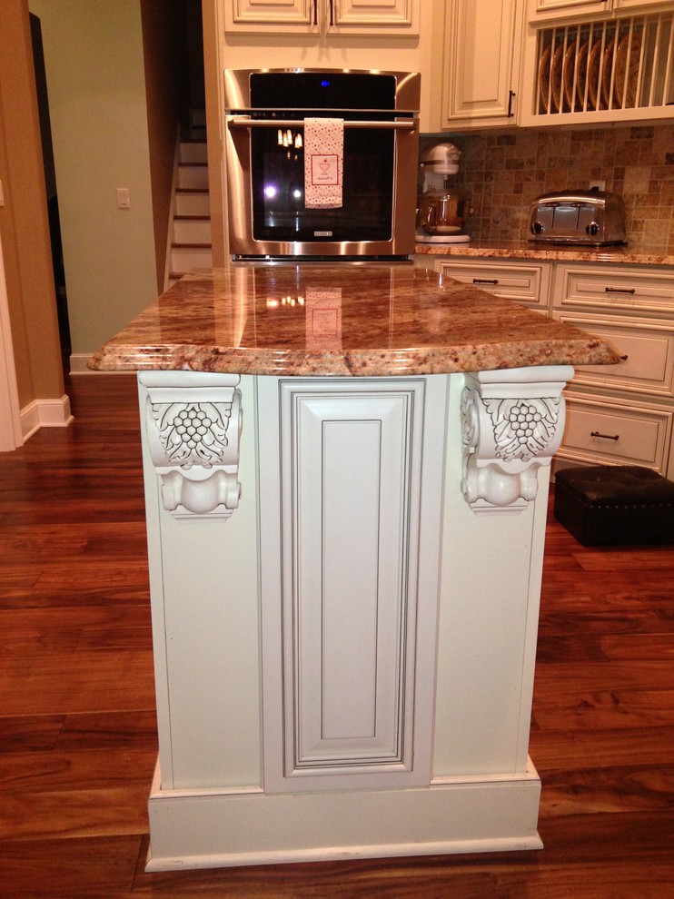 Design ideas for a traditional kitchen in Jacksonville.