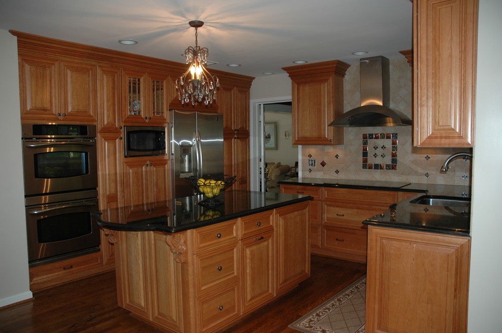 This is an example of a classic kitchen in Richmond.