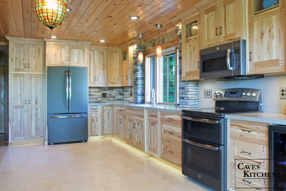Example of a mid-sized mountain style l-shaped linoleum floor eat-in kitchen design in New York with an integrated sink, recessed-panel cabinets, light wood cabinets, solid surface countertops, gray backsplash, stone tile backsplash, stainless steel appliances and no island