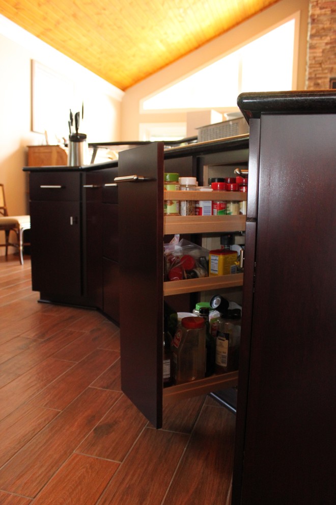 Custom soft close maximize storage Contemporary Kitchen