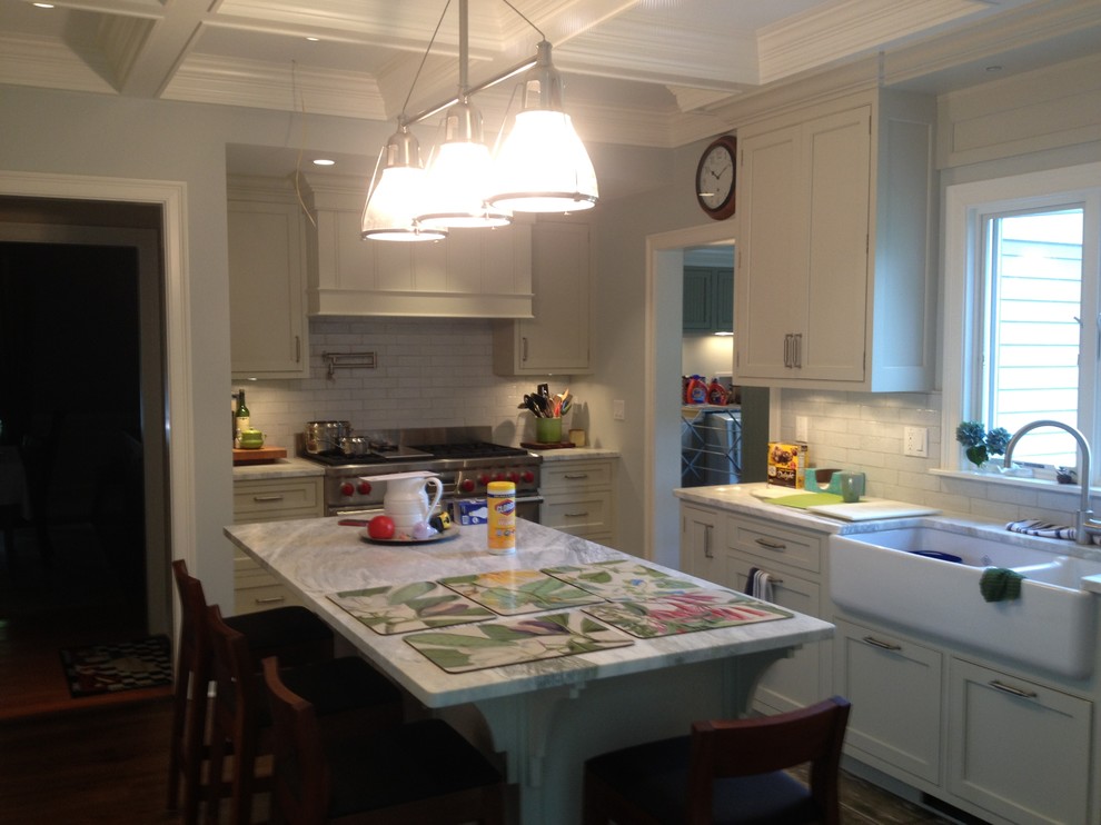 Eat-in kitchen - mid-sized transitional u-shaped light wood floor eat-in kitchen idea in New York with a single-bowl sink, shaker cabinets, white cabinets, marble countertops, beige backsplash, ceramic backsplash, stainless steel appliances and an island
