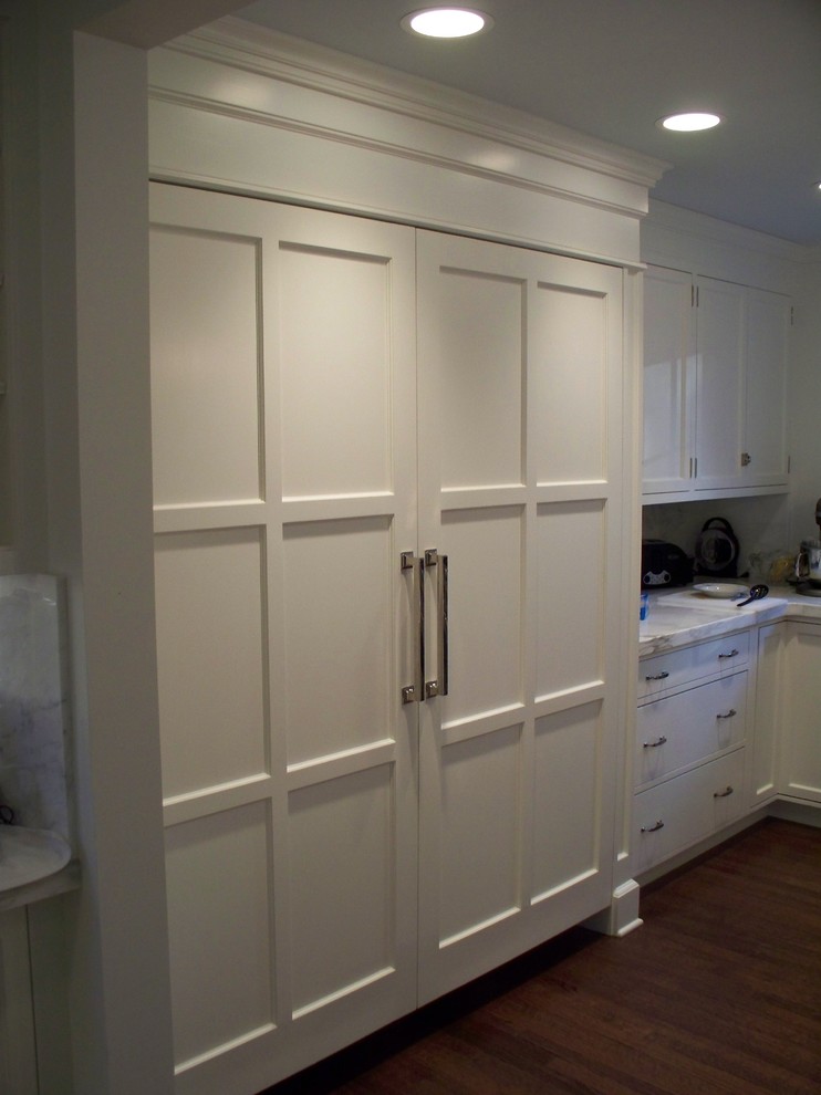 Kitchen - traditional kitchen idea in Philadelphia