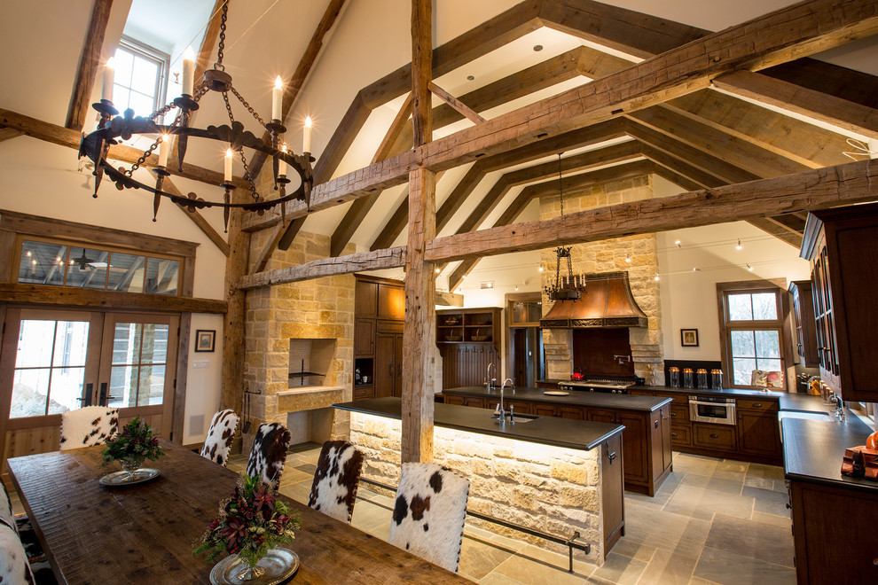 Idee per un'ampia cucina abitabile stile rurale con ante in legno bruno